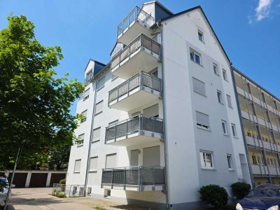 *PROVISIONSFREI* 1-ZKB-Wohnung mit Balkon, Einbauküche, Stellplatz & solider Vermietung