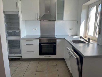 Großzügige, lichtdurchflutete Maisonette-Wohnung