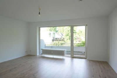 VOLLSTÄNDIG RENOVIERTE 2 ZIMMER WOHNUNG IN SEHR RUHIGER LAGE, BAD EN SUITE, LAMINAT, BALKON