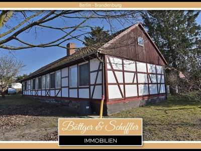 Sanierungsbedürftiges Einfamilienhaus / Mehrgenerationenhaus im Bungalowstil