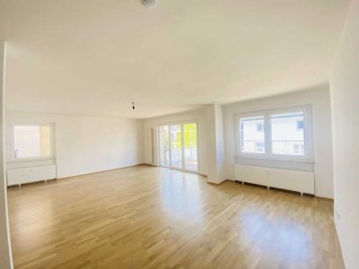 NEU* Lichtdurchflutete 3-Zimmer-Wohnung* großer Balkon*2 Bäder*G-WC* EBK*Lift*Toplage Westend