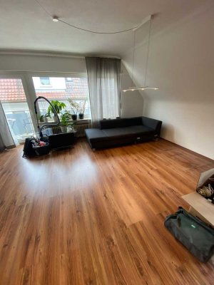 Gepflegte 1,5-Raum-DG-Wohnung mit Balkon und Einbauküche in Stuttgart