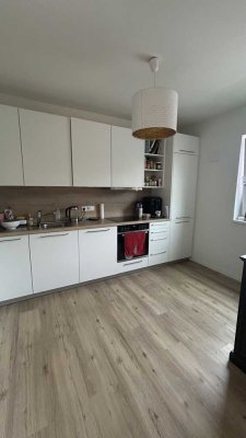 Moderne lichtdurchflutete 2-Zimmerwohnung mit Balkon
