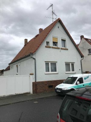 Preiswertes, großes und vollständig renoviertes Haus mit vier Zimmern und Einbauküche in Biebesheim