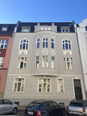 individuelle 2-3 Zimmer Altbau-Gartenwohnung in exklusiver Lage