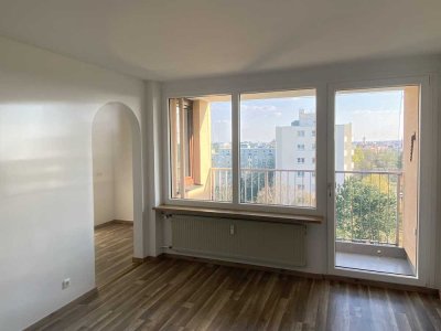 Nach Sanierung: 1 Zi. Wohnung mit Balkon im 7. OG in Nürnberg-Wetzendorf