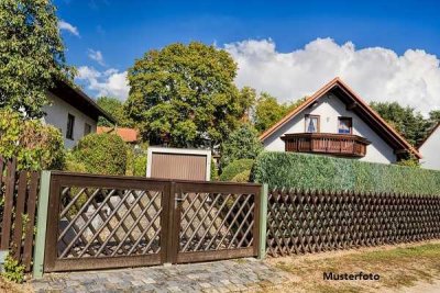 Heimkommen und Wohlfühlen - Freistehendes Einfamilienhaus mit Gartenhaus und Doppelcarport
