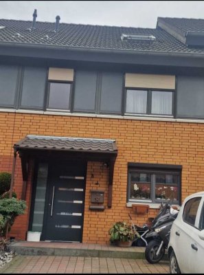 Modernisiertes Reihenmittelhaus mit Garten und ausgebautem Dachgeschoss