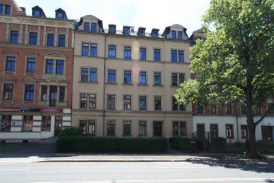 Gemütliche DG-Wohnung mit Laminat...Bad mit Wanne und Fenster