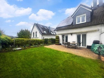 Charmante Doppelhaushälfte mit Kamin und  PV- Anlage in idyllischer Grünlage von Solingen