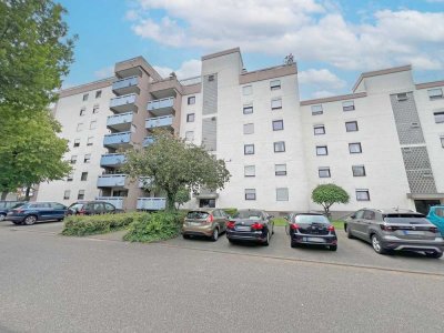 Lichtdurchflutete Zwei-Zimmer-Wohnung mit Balkon und Stellplatz in zentraler Lage