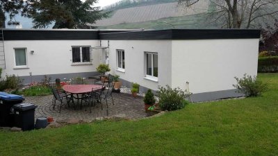 5,5-Zimmer-Doppelhaushälfte mit EBK u. Fernsicht in Bullay