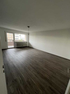 Vollständig renovierte 3-Raum-Wohnung mit Balkon und Einbauküche in Eppelheim