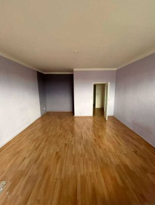 Sonnige 1-Zimmer-Wohnung mit Balkon & Aufzug in der Hubertusallee