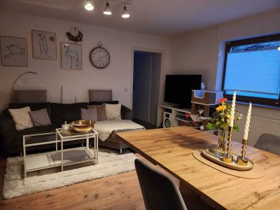 Moderne Souterrain Wohnung Ebenerdig mit Einbauküche, Terrasse und Stellplatz