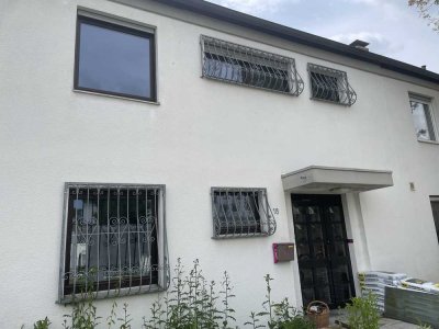 Behindertengerechtes ruhig gelegenes Reihenmittelhaus / WG geeignet