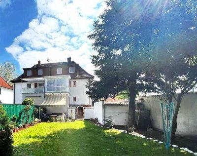 *Repräsentatives  Zweifamilienhaus in ruhiger Wohngegend***