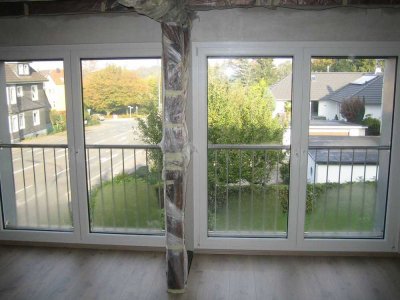 Helle gepflegte , tolle Altbauwohnung - 2011 Kernsaniert mit Laminat und Fliesen