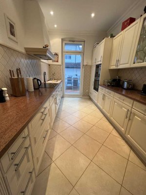 Gepflegte 5-Zimmer-Wohnung mit inkl. Küche Kamin & Terrasse