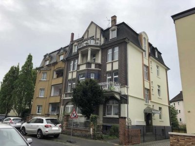 In zentraler Lage von Gießen: Lichtdurchflutete und schöne 2 Zimmer-Wohnung mit Wintergarten in e...