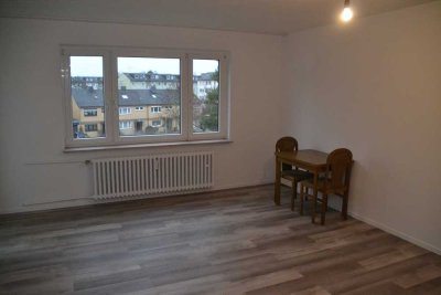Wohnung mit drei Zimmern und Balkon in Monheim am Rhein - Baumberg