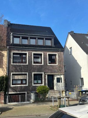 Exklusive 2 Zimmerwohnung im Hochparterre mit 30 m² großer ruhiger Terrasse in