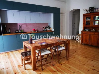 Tauschwohnung: Helle 4-Zimmer-Wohnung Altbau mit Balkon in Friedrichshain