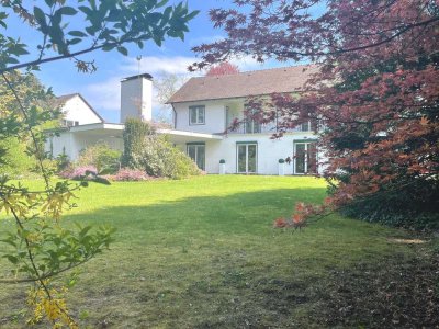 EXKLUSIVE VILLA AM LERCHESBERG MIT PARKÄHNLICHEM TRAUMGRUNDSTÜCK