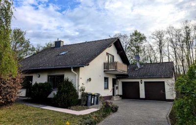 Familienfreundliches Zuhause in schöner Lage - 8 Zimmer, großer Garten, Doppelgarage