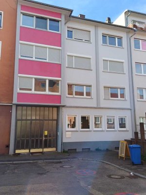 INTERESSANTES MFH MIT LAGERHALLE + BÜRO ZENRUMSNAH!