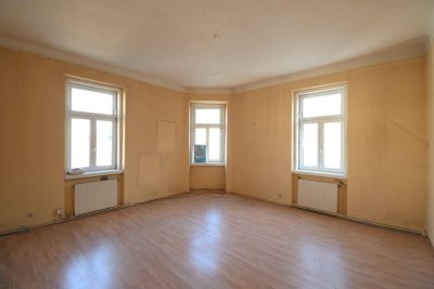 ++F22++ 4-Zimmer ALTBAUWohnung - viel Potenzial in einem fantastischem Haus