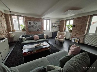 **Besondere Immobilie - Liebevoll und aufwändig saniert - Wohnhaus statt Wohnung - **