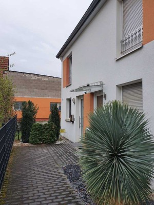Modernes Reihenendhaus mit idyllischem Garten, Haus zur Miete in Eppelheim-Heidelberg.