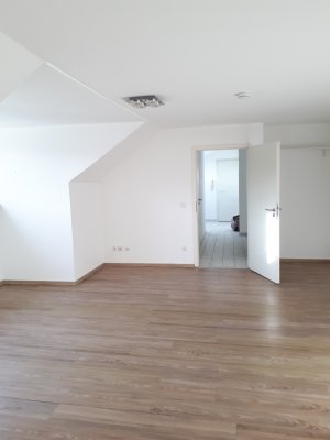 Helle 2-Zi-DG-Wohnung KO-Altstadt mit EBK-ab sofort bezugsfrei!