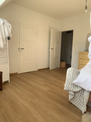 Sanierter Altbau WG mit Katze (nur Frauen)