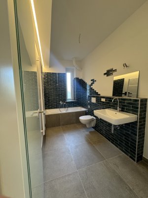 Exklusive, kernsanierte 2-Zimmer-Hochparterre-Gartenwohnung in Düsseldorf Derendorf, an der Grenze zu Pempelfort/Golzheim und bietet höchsten Wohnkomfort