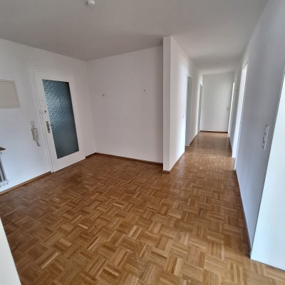 Für Stadtmenschen: helle 4-Zi.Whg. mit  Balkon