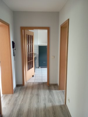 Wir bieten eine schöne 2-Zimmer -Wohnung