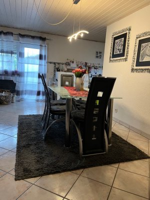 Großzügig geschnittene Dachgeschoss Wohnung 4 Zimmer