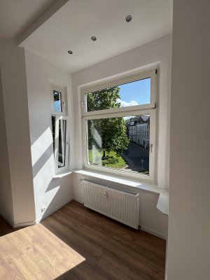 2 Zimmer 94 qm Altbauwohnung, komplett renoviert