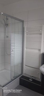 Schöne Dachgeschoss Wohnung renoviert und neues Bad !