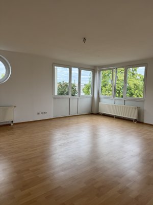 Helle 3-Zimmer-Wohnung mit Loggia im Zentrum-Nord von Leipzig – ab 01.09. verfügbar
