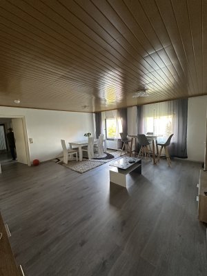 Helle 2-Zimmer-Wohnung mit Balkon und Stellplatz in Ludwigsburg. Geeignet für Paare oder Einzelperson