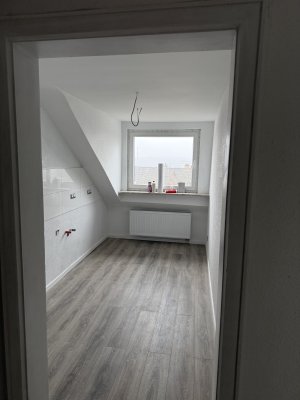 Helle 3 Zimmer Dachgeschoss Wohnung