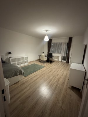 Möbliertes Zimmer mit Balkon in Berlin Steglitz – Albrechtstr.