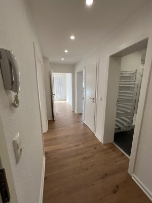 Frisch sanierte freundliche 2,5-Zimmer-Wohnung, zentral gelegen