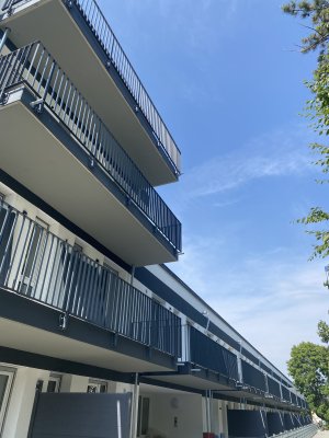 NEUBAU im Erstbezug: 2,5 Zimmer mit EBK, Dachterrasse und TG