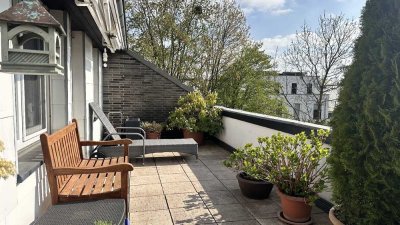 Lichtdurchflutetes Dachgeschossjuwel mit großer Dachterrasse und Kamin!