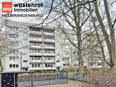 SCHÖNE RANDLAGE IM SÜDEN VON NB : 4-RAUM-WOHNUNG MIT BALKON UND KELLERRAUM