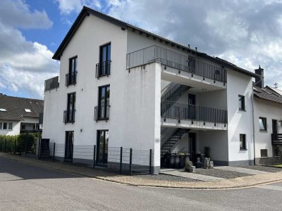 Exklusive, neuwertige Dachgeschosswohnung mit großem Balkon